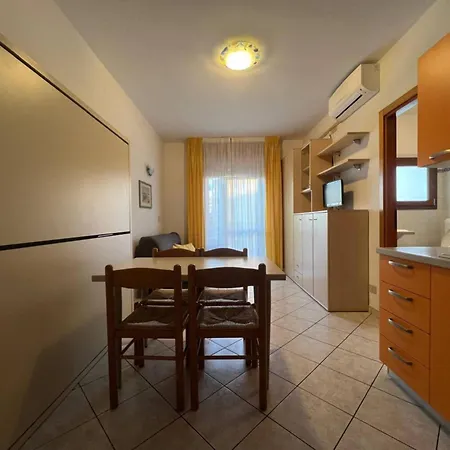 Apartman Seaside For 4 People In - Beahost